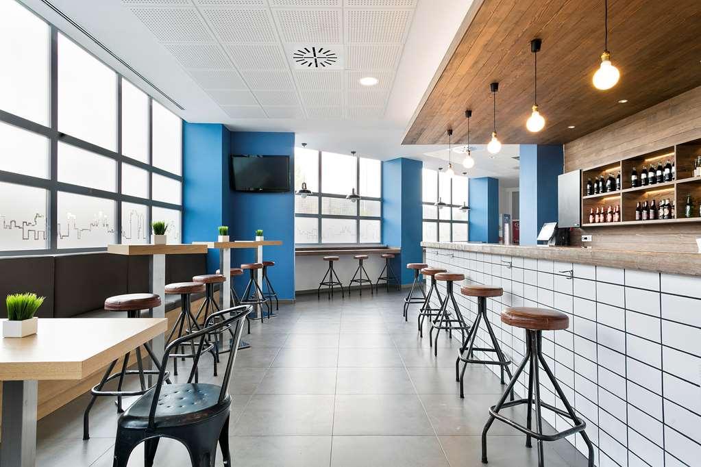 Apartamentos Tryp Madrid Airport Suites Εστιατόριο φωτογραφία